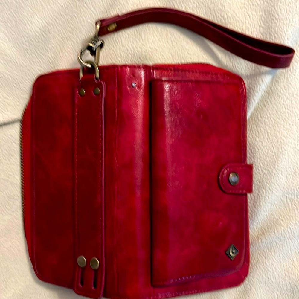 Pola wristlet